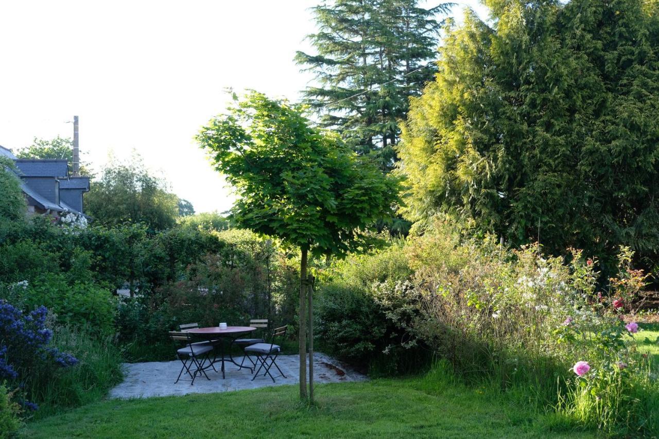 La Maison Jaune A La Janaie Parigné Exteriör bild