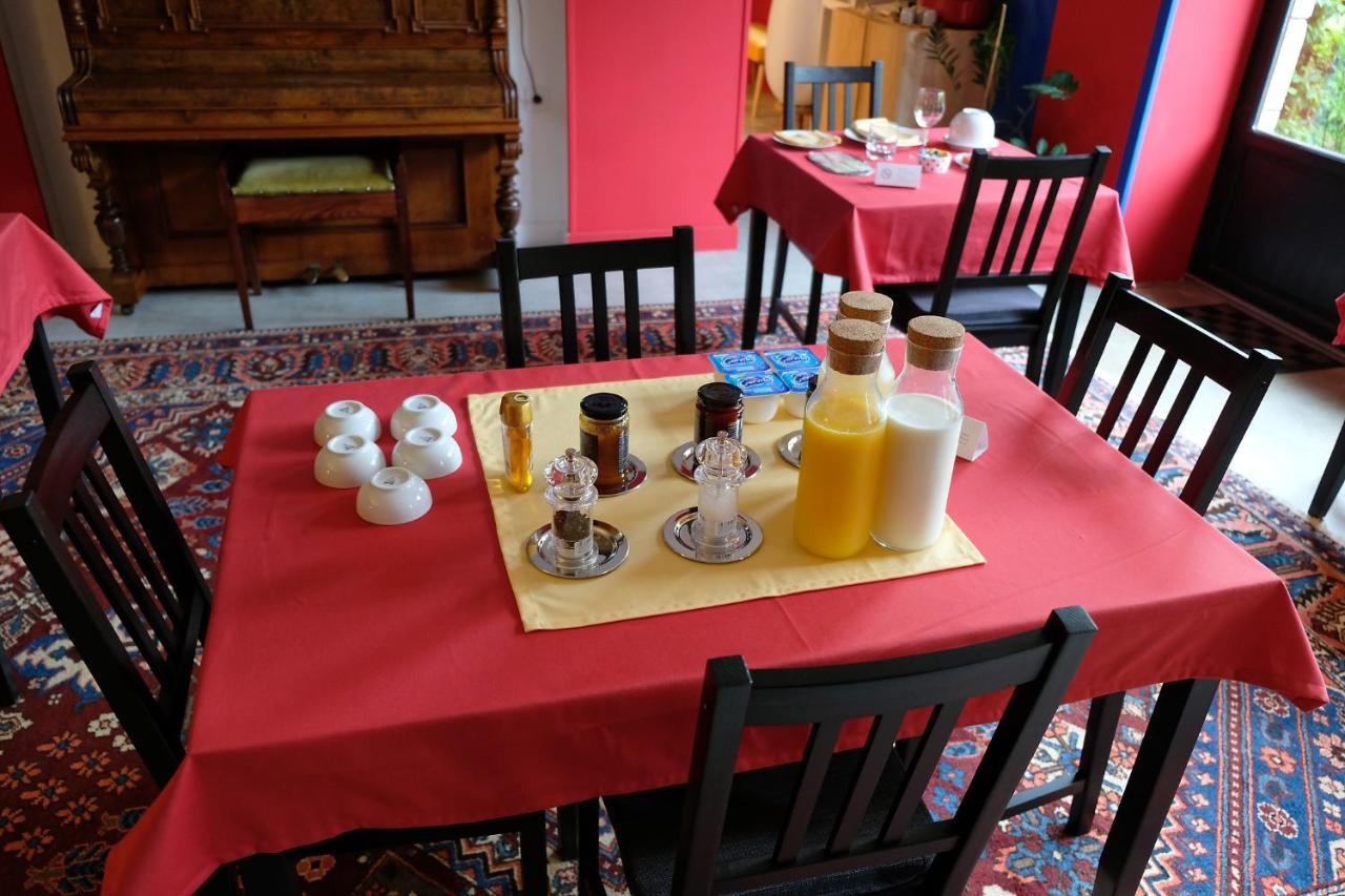 La Maison Jaune A La Janaie Parigné Exteriör bild