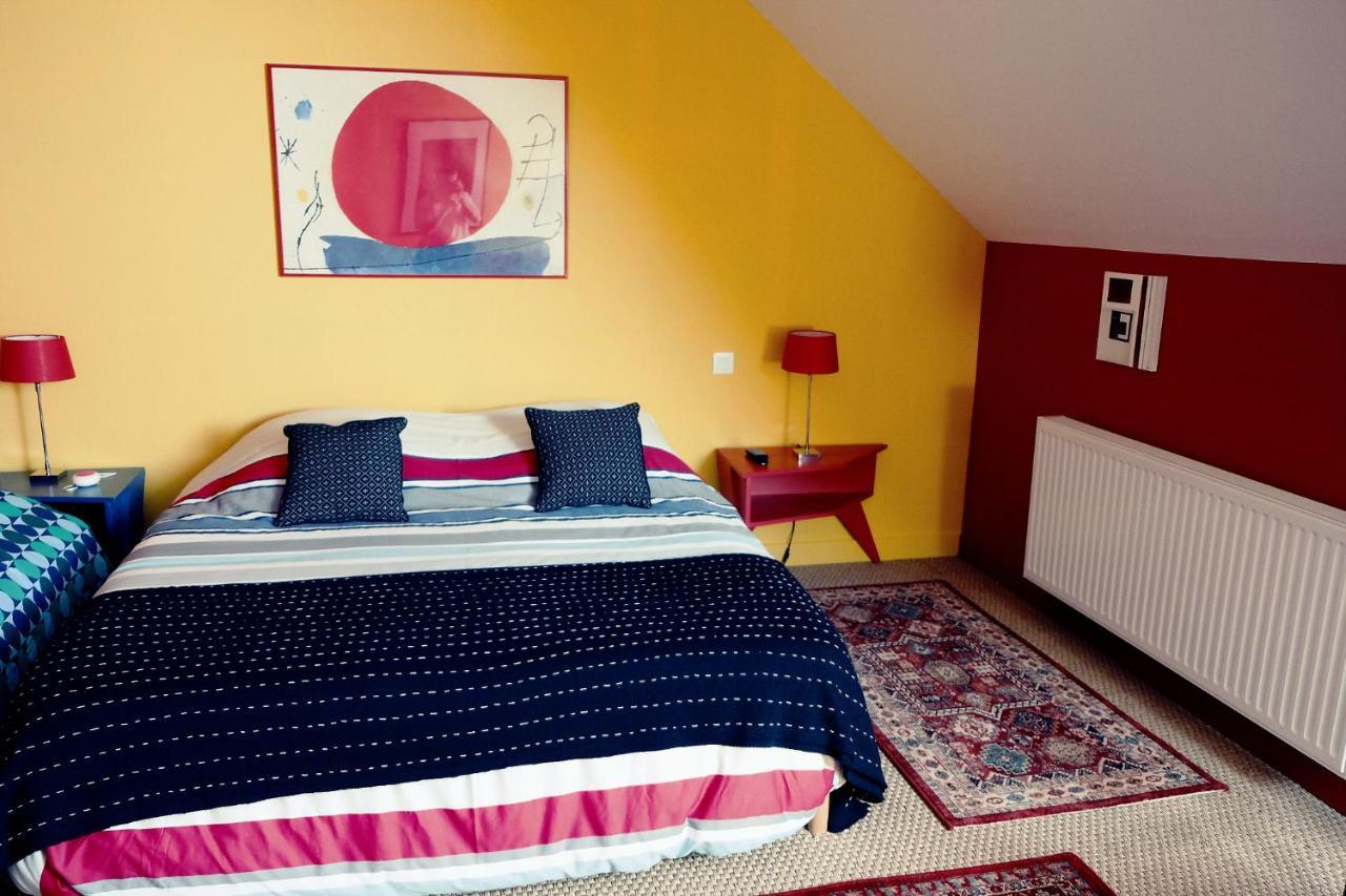 La Maison Jaune A La Janaie Parigné Exteriör bild
