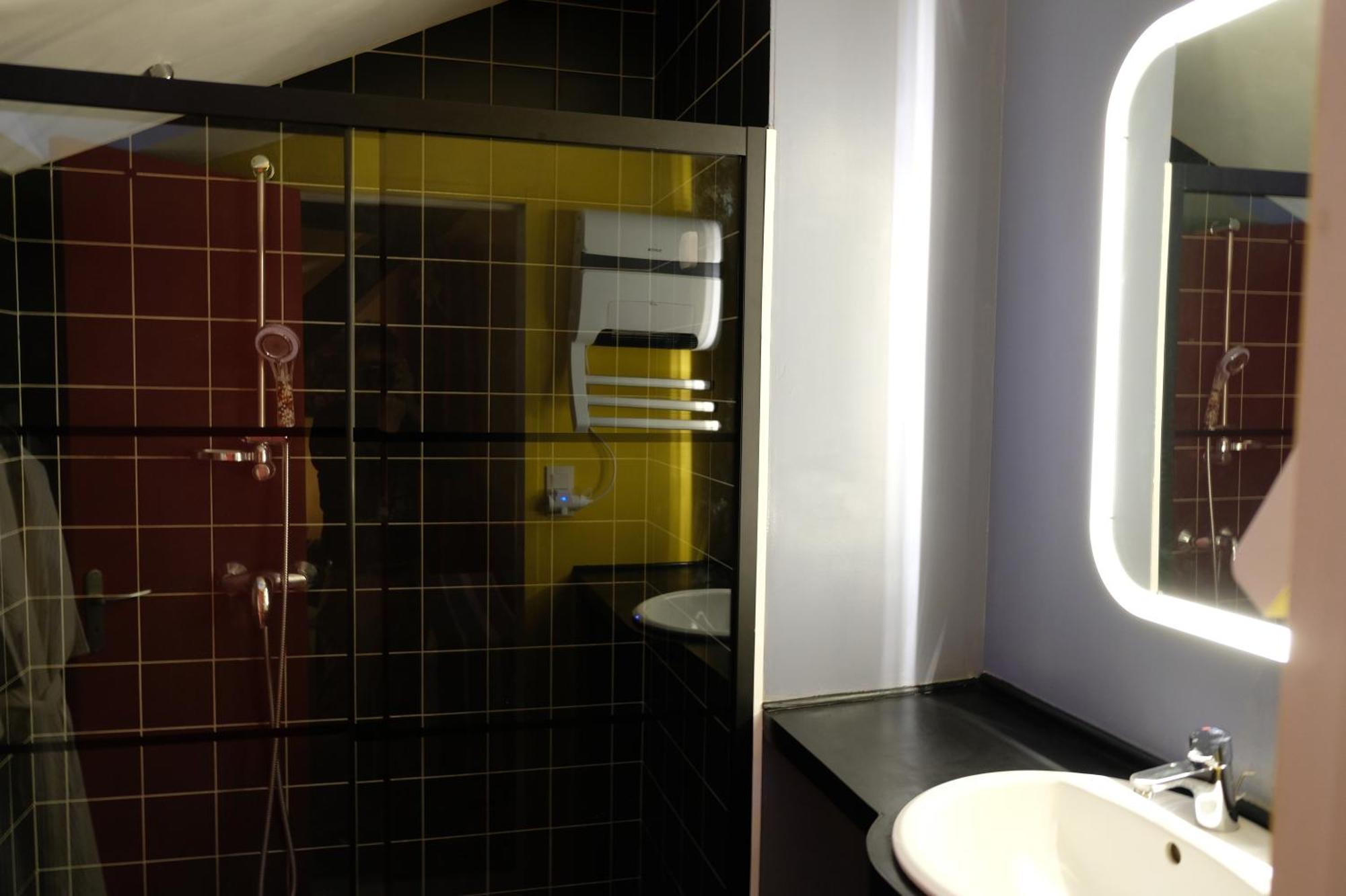 La Maison Jaune A La Janaie Parigné Exteriör bild